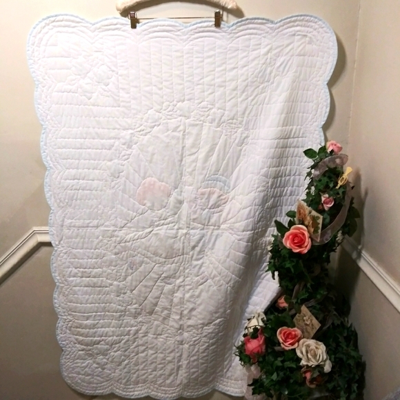 Dancing Raggedy Ann & Andy Hand Embroidered & Quilted  Crib Quilt/Wall Hanging - Picture 9 of 10